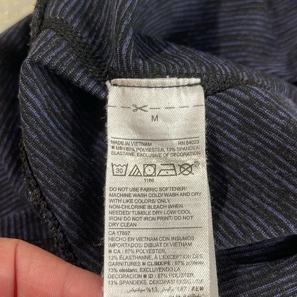 Old Navy Active Go-Dry Micro Striped Leggings Lost at Sea Blue Black Mid Rise M - Picture 8 of 11